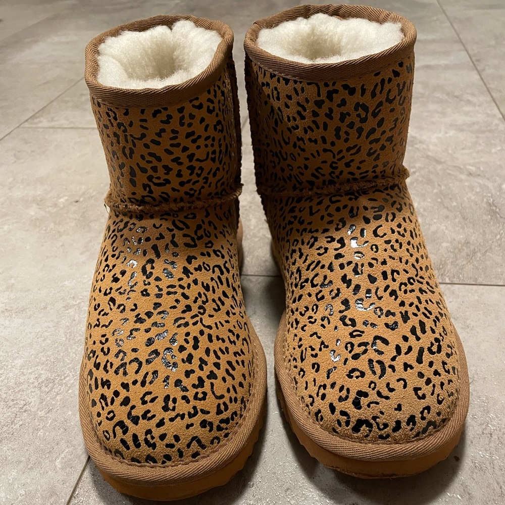 New* emu cheetah camel brown short boots